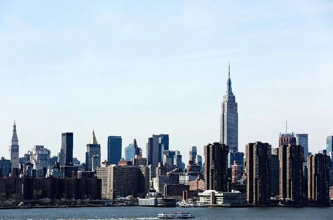 特朗普与欧盟在乌克兰问题上撕破脸，没想到让该国捡了个大便宜