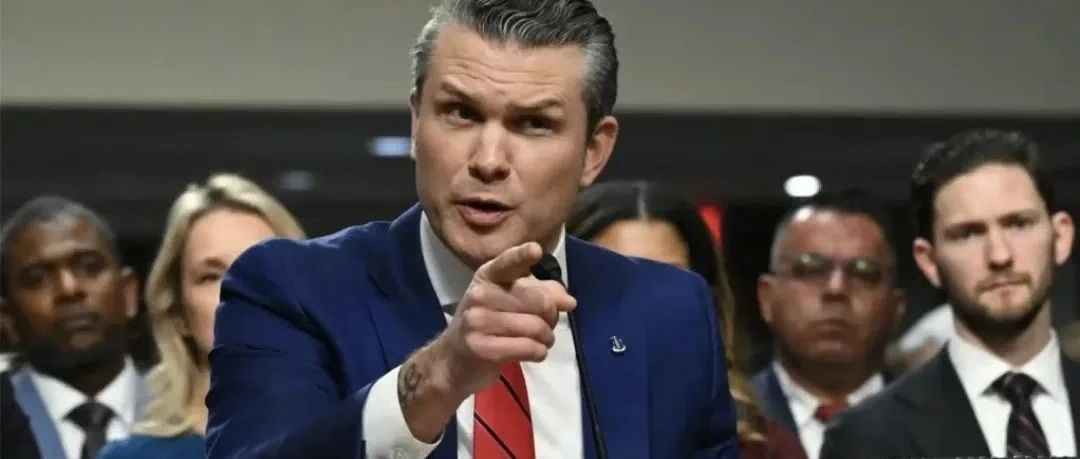 美军国防部长扬言跟中国全面对抗，看到中国公布的最新国防预算之后秒怂