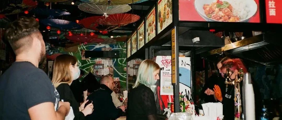 【中国航母惊艳亮相！福建舰电磁弹射技术弯道超车，领先全球30