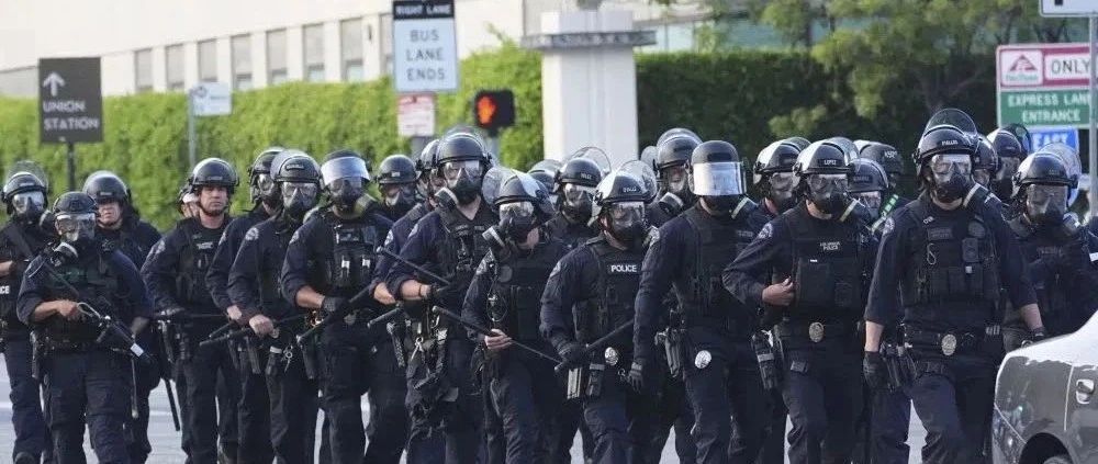 美国内战序幕？洛杉矶乱了！特朗普下令部署国民警卫队