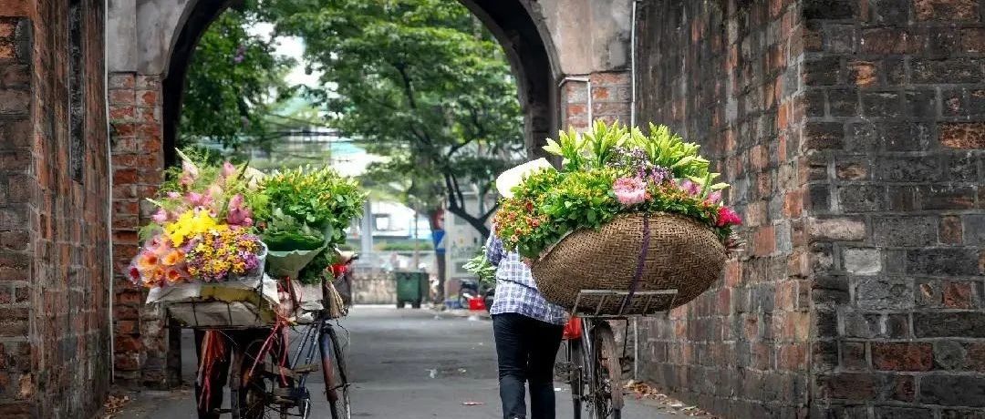 美国遭评级机构下调经济展望！