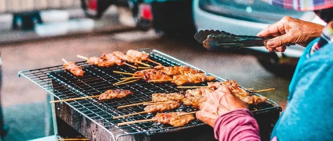 澳大利亚国防部突然发声，宣称已向乌克兰武装部队交付了首批艾布拉姆斯坦克。这一消息如一颗石子投入本就不