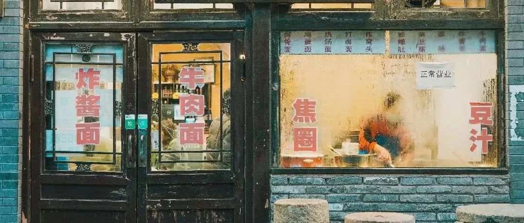 十年前，他实名举报释永信挪用善款、贪污等问题，遭质疑与谩骂