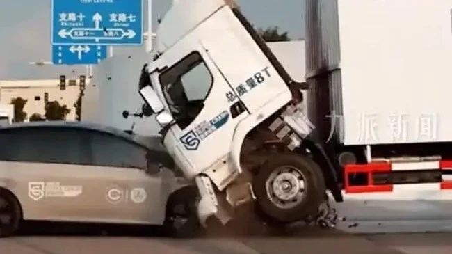 最近，乘龙卡车和理想i8的对撞测试可算是在汽车圈炸开了锅。这场测试中，两车碰撞瞬间的画面让人揪心。理