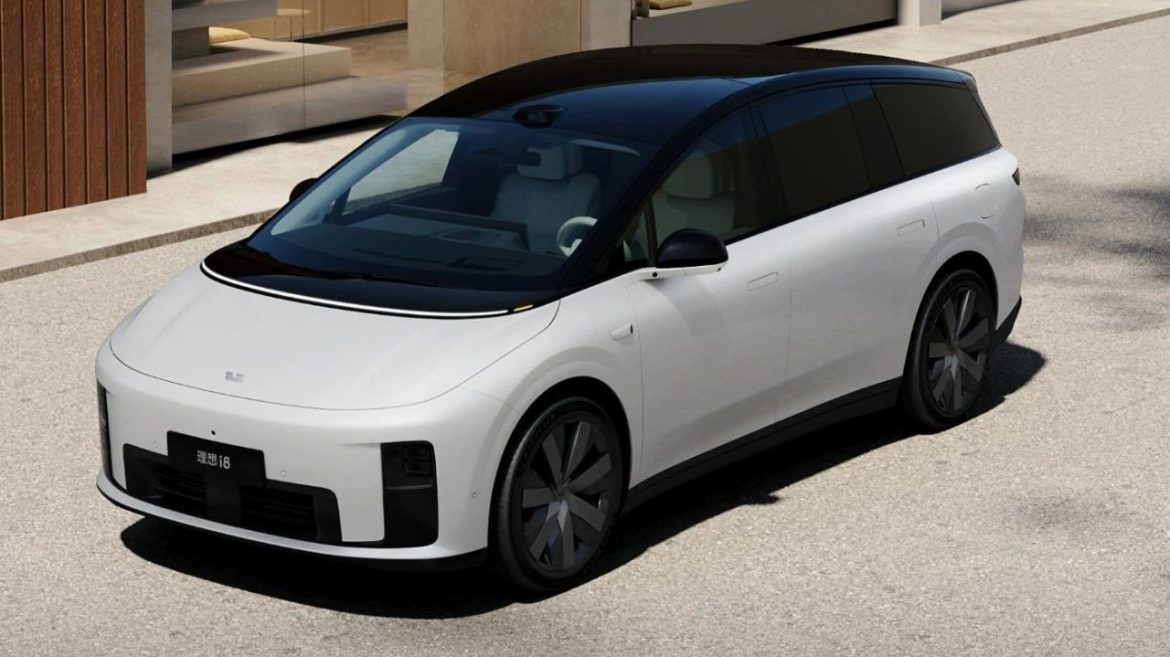 宝子们，来聊聊汽车圈新鲜事儿。理想i8于 8 月 20 日在全国 44 个城市同步开启交付啦，更多城