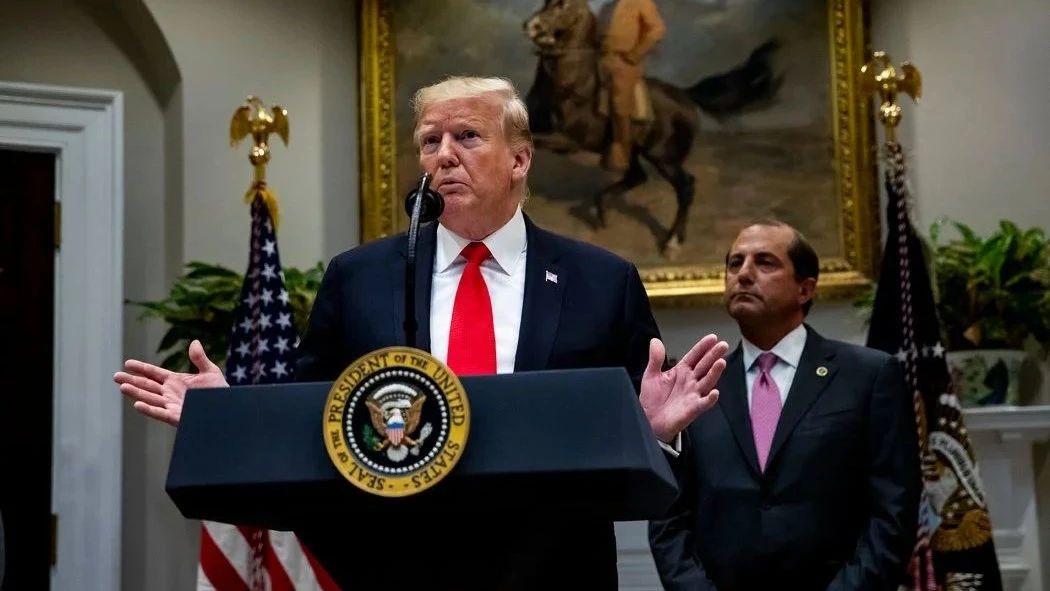 特朗普又搞大动作！近日，他签署行政令上调加拿大商品关税税率。这可不是小事儿，要知道美加一直以来贸易往