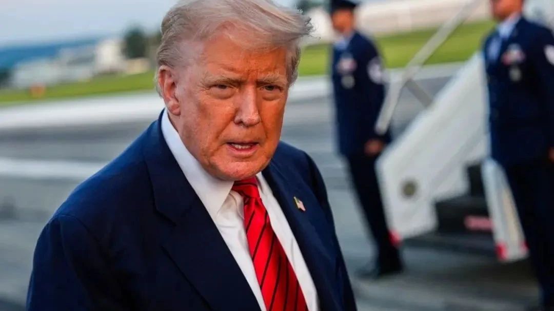 当地时间 8 月 5 日，特朗普又搞大动作，宣称将在未来 24 小时内“大幅”提高对印度输美商品征收