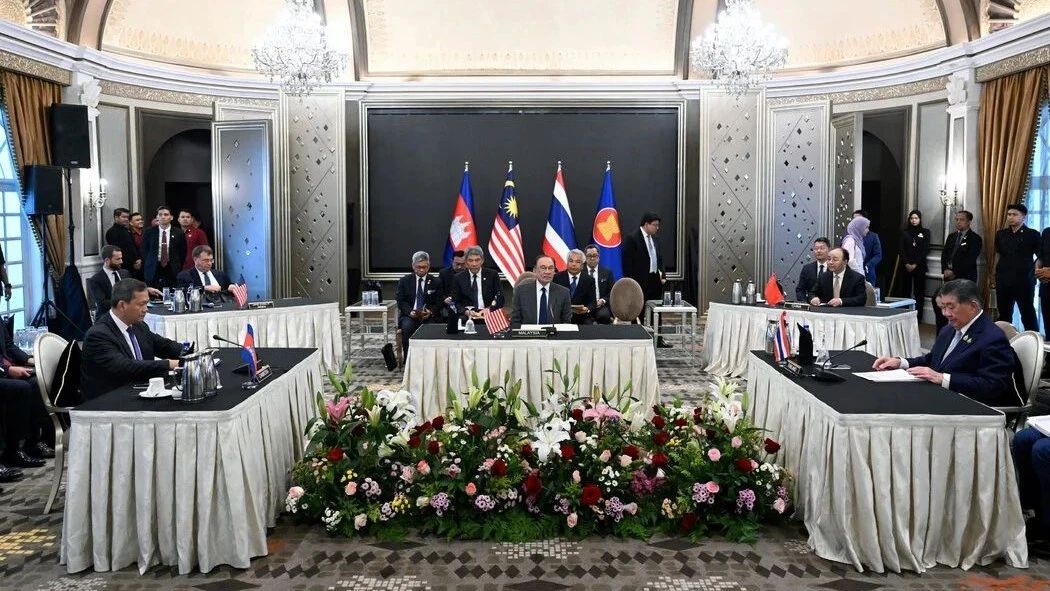 最近，柬泰关系又起波澜。泰国代理总理普坦先是宣布国家安全委员会决议，要在泰国法院对柬埔寨参议院主席洪