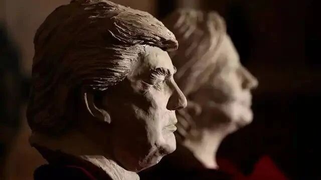 日本政府这出闹剧真是让人笑掉大牙！他们妄图通过外交渠道，像跳梁小丑般地敦促欧亚国家领导人不参加中国抗