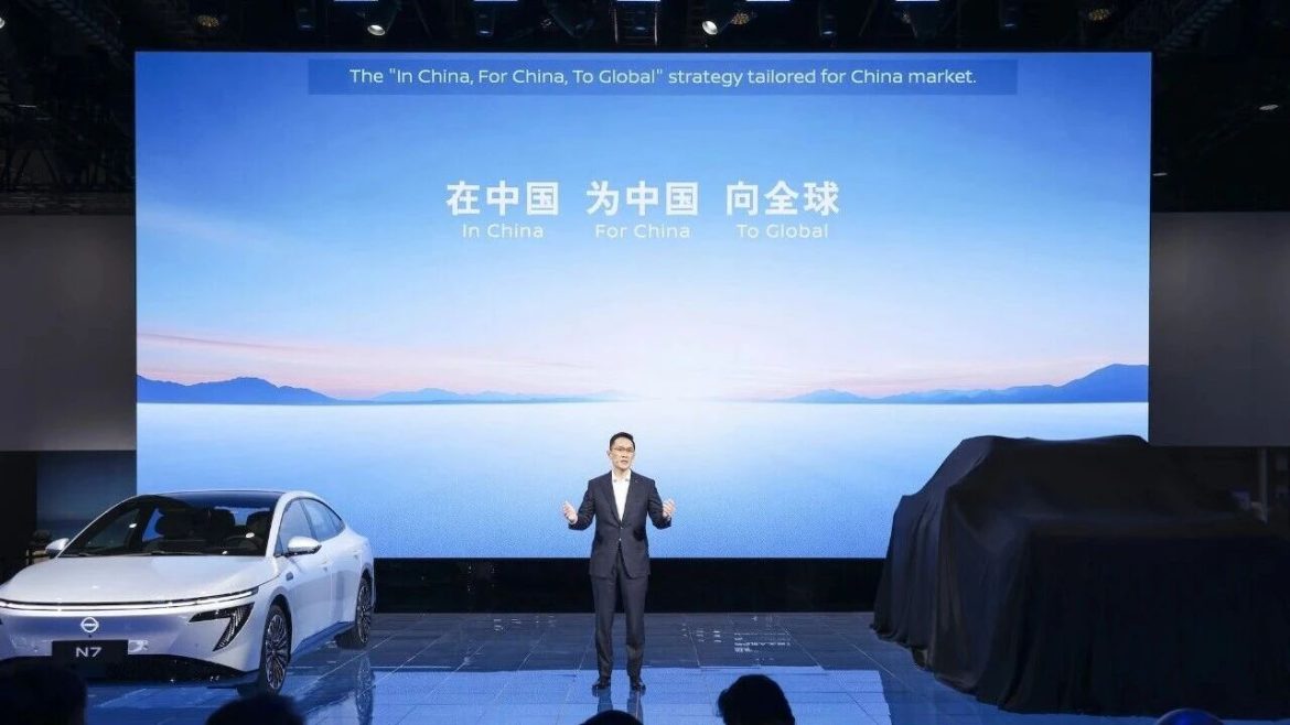 2025 年的全球汽车市场复杂多变，中国汽车却一路高歌猛进。全国乘用车市场信息联席会秘书长崔东树发布