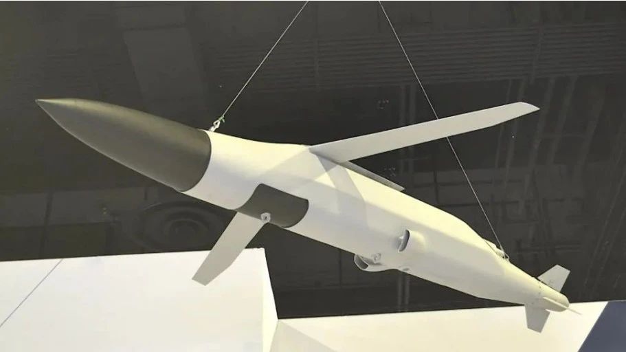 家人们，美国又在俄乌冲突里拱火啦！竟批准向乌克兰出售 3000 多枚导弹，射程最高可达 450 公里