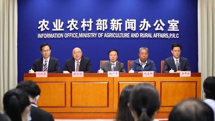 家人们，农业农村部有大动作！眼下秋汛形势严峻，直接影响冬小麦播种，关乎咱一年的收成。这不，农业农村部