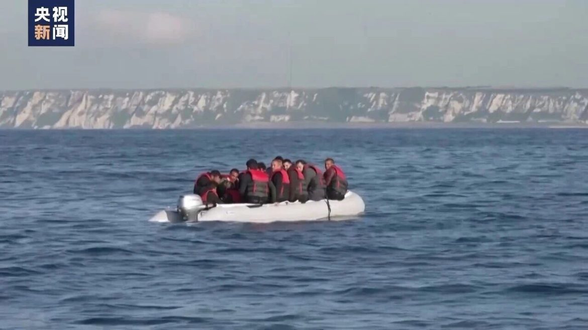 家人们，又一则令人痛心的悲剧上演！一艘载满非法移民的橡皮艇，在土耳其西南部穆拉省博德鲁姆地区附近的爱