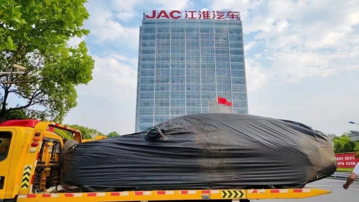 2025世界智能网联汽车大会今晨在北京热热闹闹地拉开帷幕啦！这可是汽车界的一场超级大派对，为期整整三