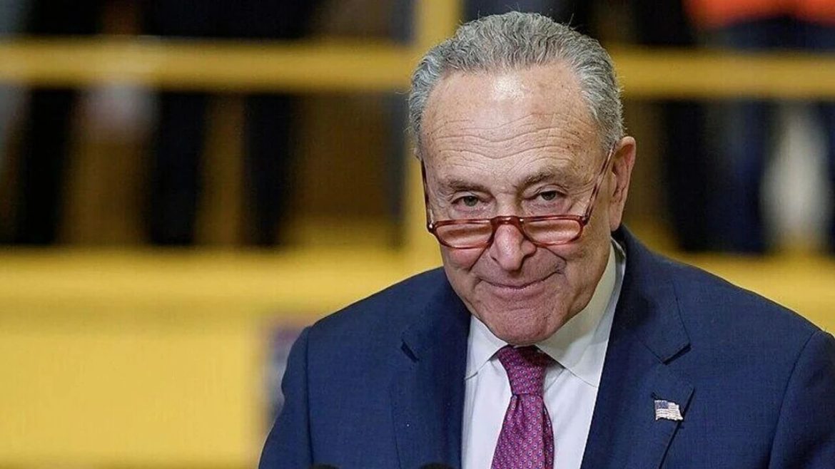 美国国会参议院14日第八次对共和党提出、已获众议院通过的临时拨款法案进行投票，依旧未能获得通过所需的