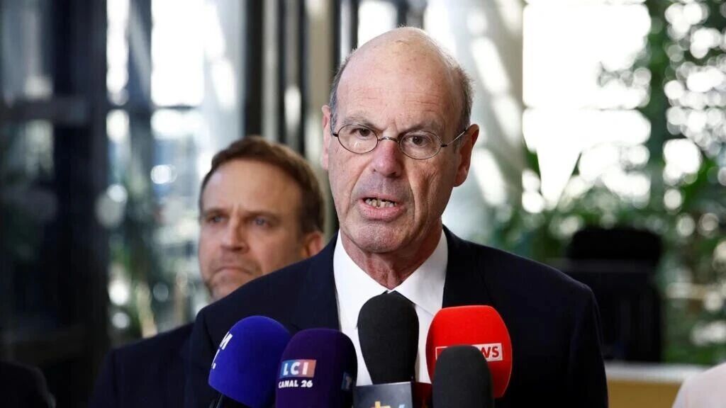 10月，一向强硬的特朗普在采访中罕见松口，承认之前计划加征的高额关税“不可持续”。要知道，此前特朗普