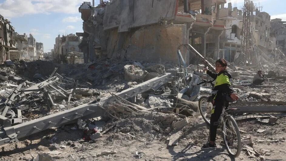 外媒爆料，战争给加沙带来的灾难超乎想象，留下了足足6000万吨废墟！这是什么概念？那是堆积如山的残垣