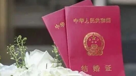 2025年前三季度，我国结婚登记515.2万对，离婚登记207.7万对，结婚登记同比增加40.5万对