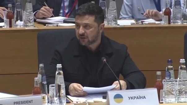 11 月 2 日，泽连斯基发文透露，德国已向乌克兰交付“爱国者”防空导弹系统。这可不是小事，“爱国者